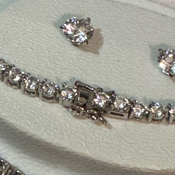 New In Box-Bracelet & Earring Set-Lab Created Diamonds-Silver Plated-7 1/4 in - Picture 11 of 16